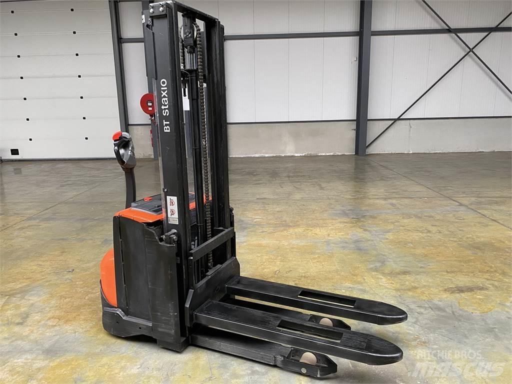 Toyota BT SWE100 Transpaleti autopropulsanti