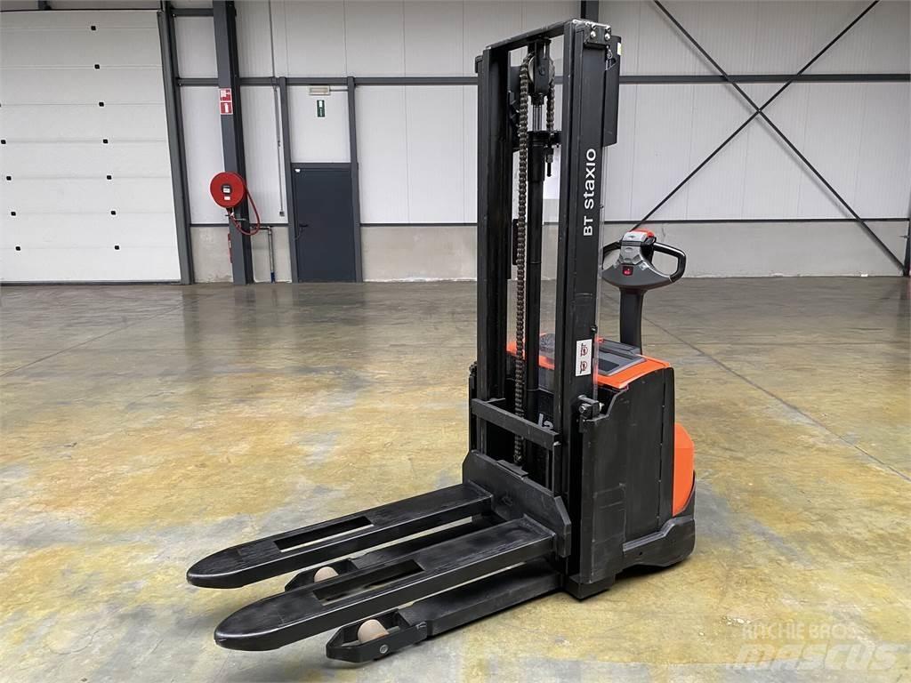 Toyota BT SWE100 Transpaleti autopropulsanti
