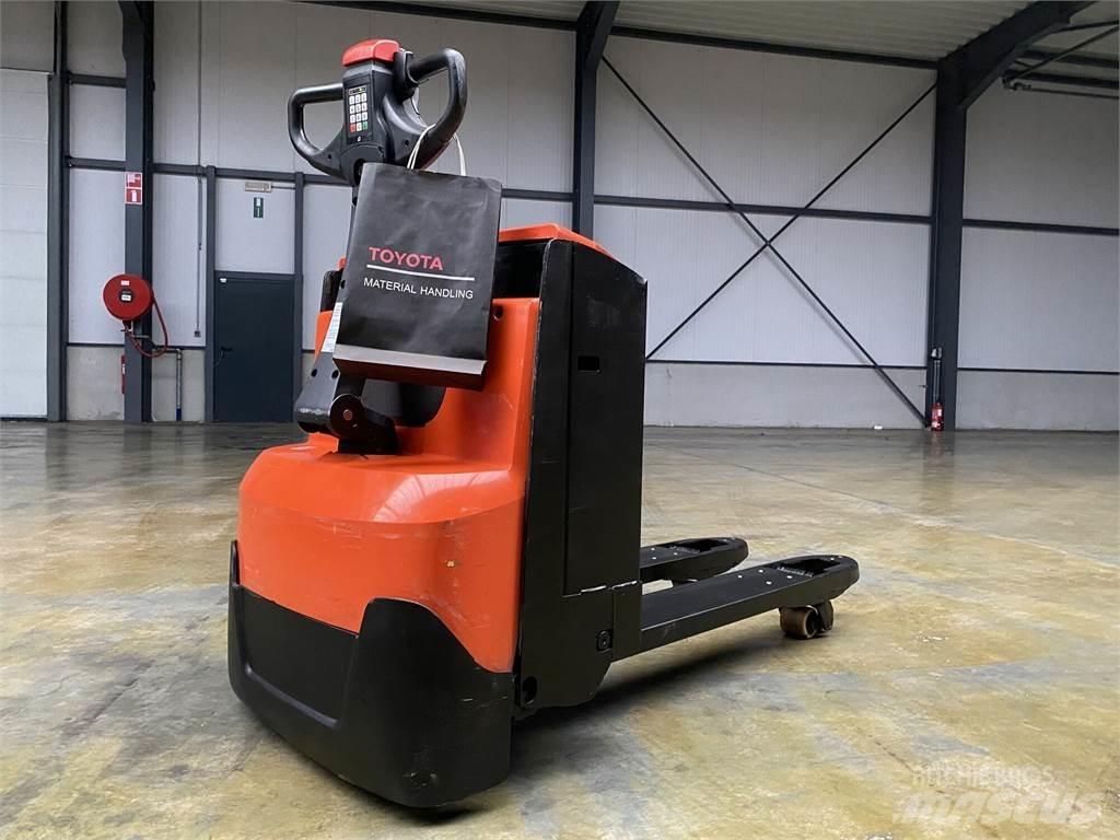 Toyota LWE200 Transpaleta electica cu furca