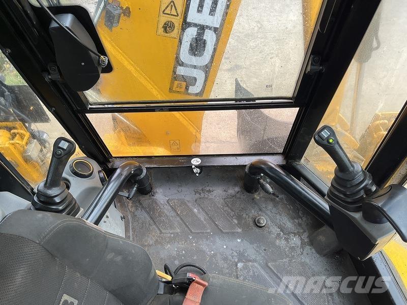 JCB 3CX Compact Excavatoare pe șenile
