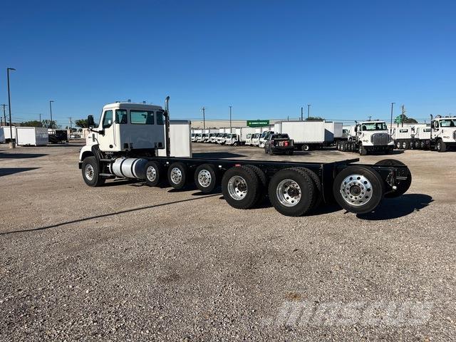 Autocar DC64 Cabine si interior