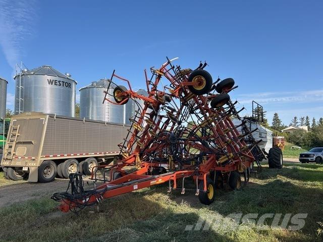 Bourgault 8810 Perforatoare