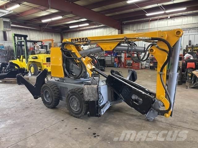 Brokk BM250E Excavatoare de demolare