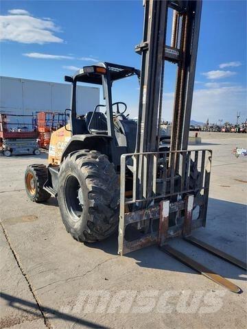 CASE 586H Masini de teren dificil