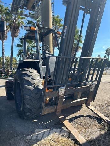 CASE 586H Masini de teren dificil