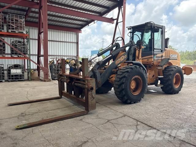 CASE 621DXT Incarcator pe pneuri