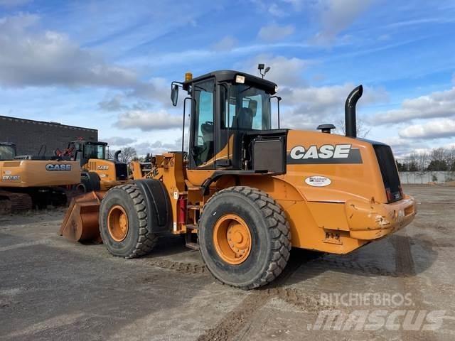CASE 621E Incarcator pe pneuri
