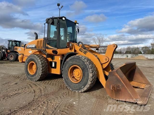 CASE 621E Incarcator pe pneuri