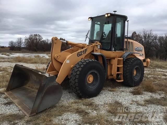 CASE 621F Incarcator pe pneuri