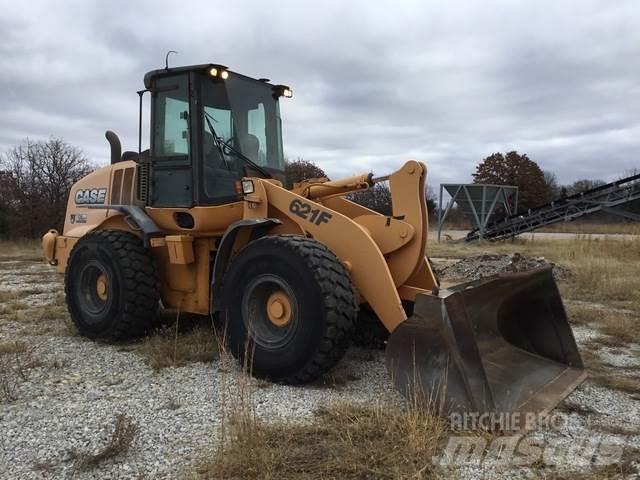 CASE 621F Incarcator pe pneuri