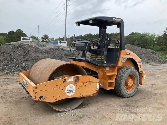CASE SV208 Compactoare monocilindrice