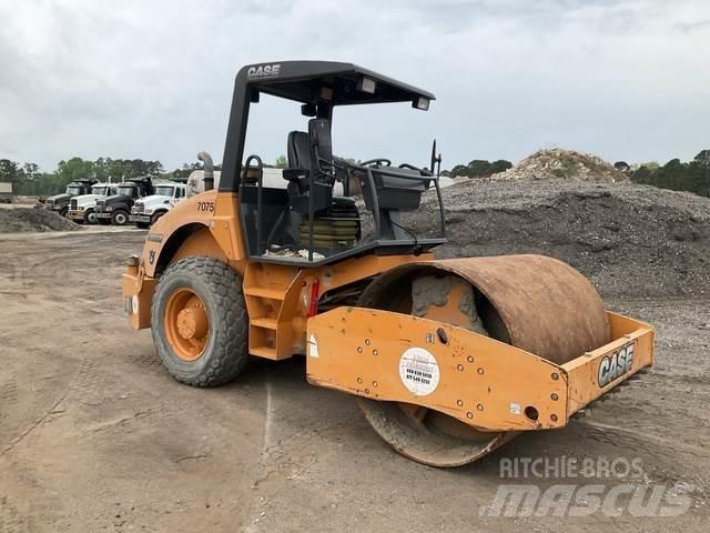 CASE SV208 Compactoare monocilindrice