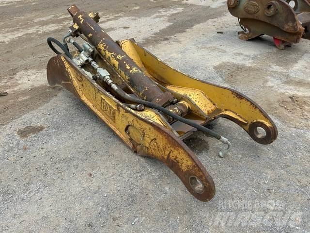 CAT  Excavatoare pe șenile
