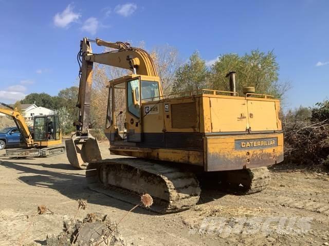 CAT 225 Excavatoare pe șenile
