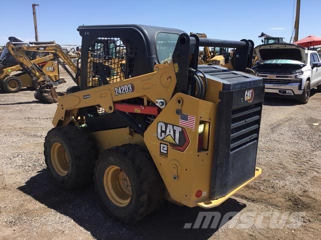 CAT 242D3 Mini incarcator