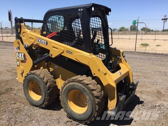 CAT 242D3 Mini incarcator