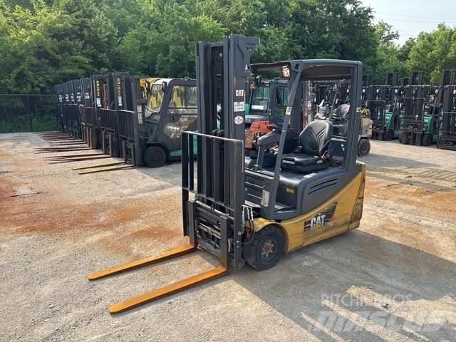 CAT 2ET3000 Stivuitor electric