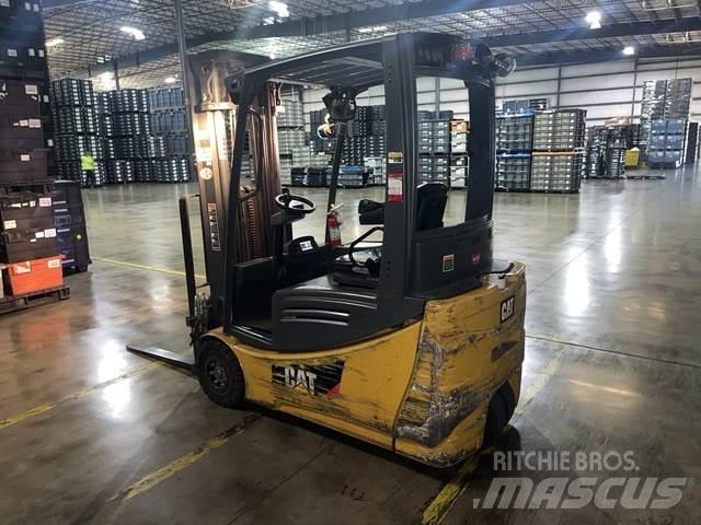 CAT 2ET3000 Stivuitor electric
