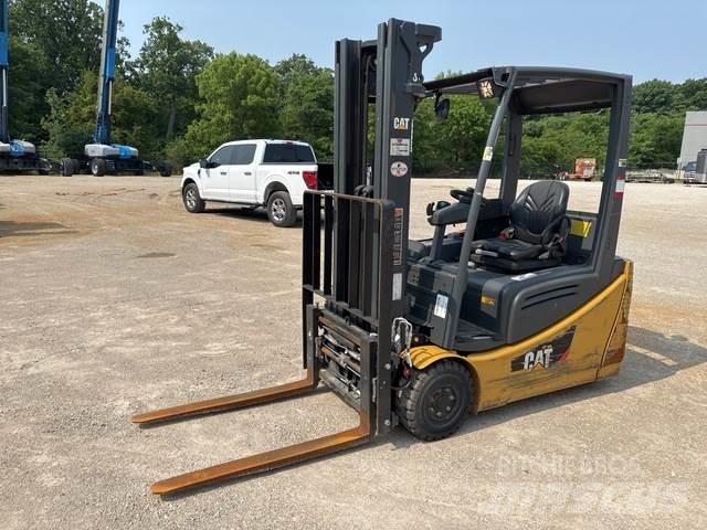 CAT 2ET3000 Stivuitor electric