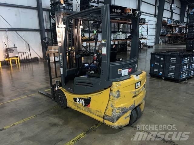 CAT 2ET3000 Stivuitor electric