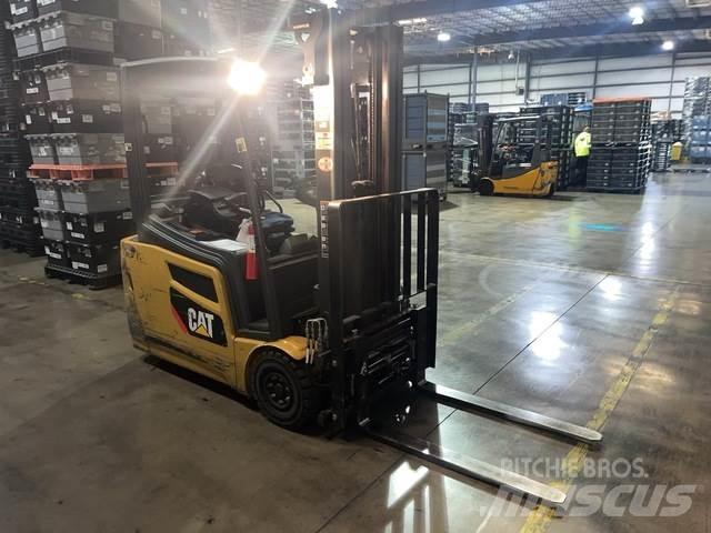 CAT 2ET3000 Stivuitor electric