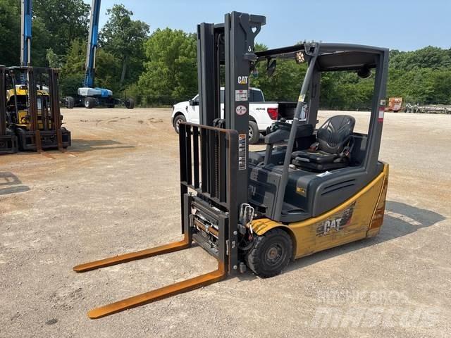 CAT 2ET3000 Stivuitor electric