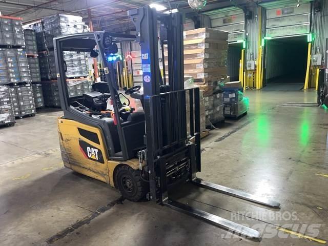 CAT 2ET3000 Stivuitor electric