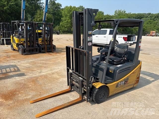 CAT 2ET3000 Stivuitor electric