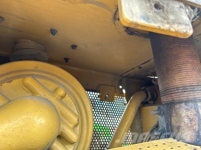 CAT 527 Buldozere pe senile