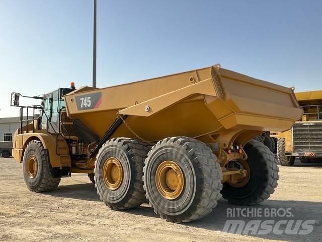 CAT 745 Transportoare articulate