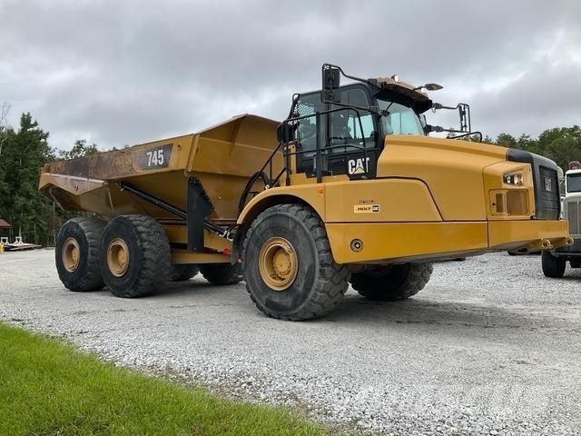 CAT 745 Transportoare articulate