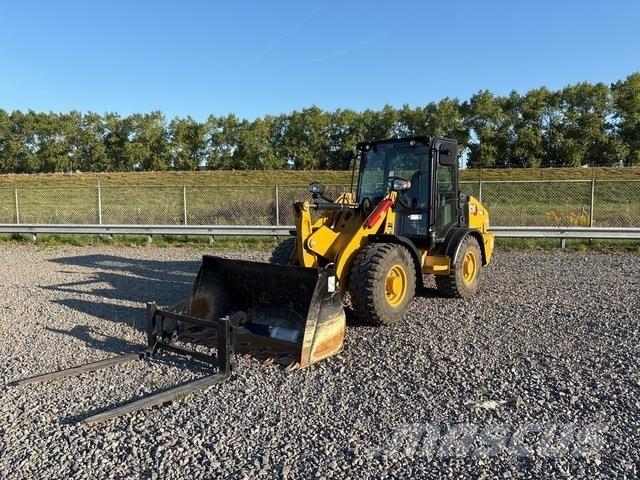CAT 906 Incarcator pe pneuri