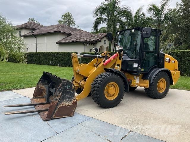 CAT 906 Incarcator pe pneuri