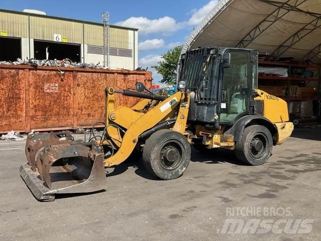 CAT 906H Incarcator pe pneuri