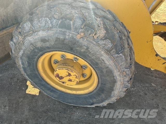 CAT 906H Incarcator pe pneuri