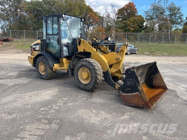 CAT 906M Incarcator pe pneuri