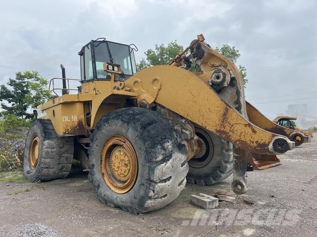 CAT 990 Incarcator pe pneuri