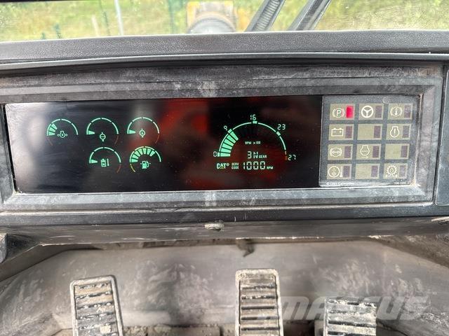 CAT 990 Incarcator pe pneuri