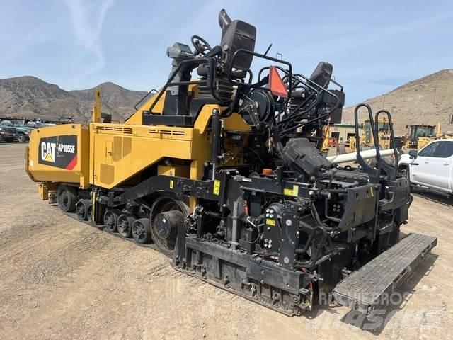 CAT AP1055F Pavatoare asfalt