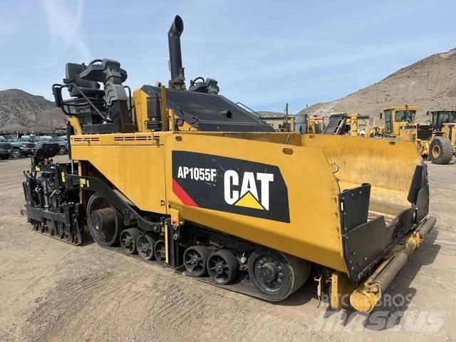 CAT AP1055F Pavatoare asfalt