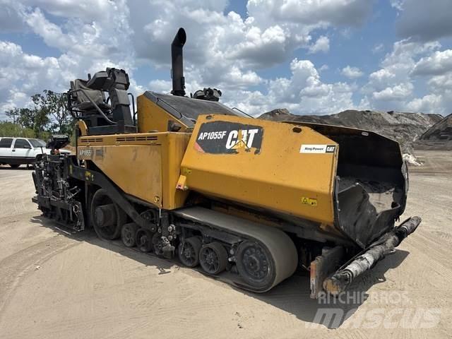 CAT AP1055F Pavatoare asfalt