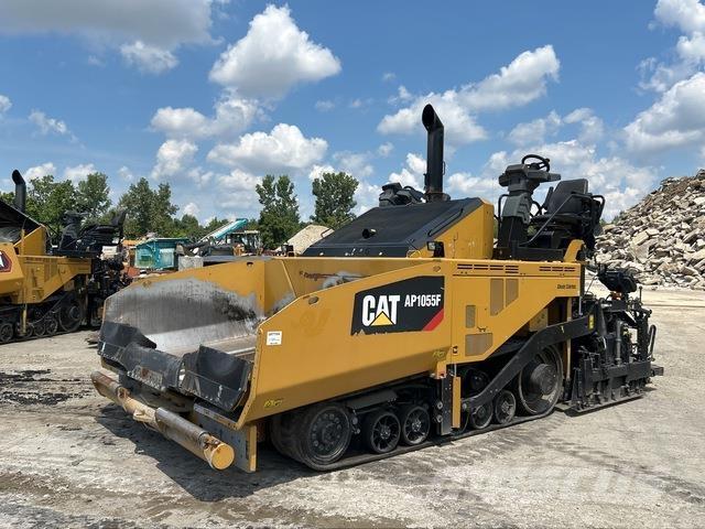 CAT AP1055F Pavatoare asfalt