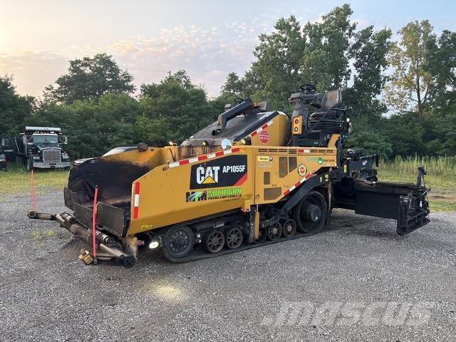 CAT AP1055F Pavatoare asfalt
