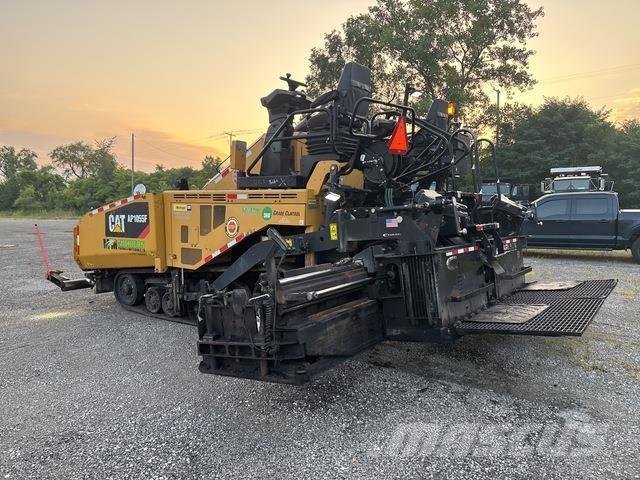 CAT AP1055F Pavatoare asfalt