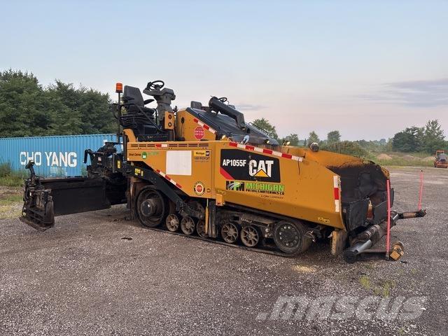 CAT AP1055F Pavatoare asfalt