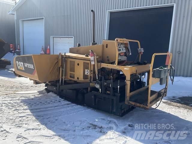 CAT AP255E Pavatoare asfalt