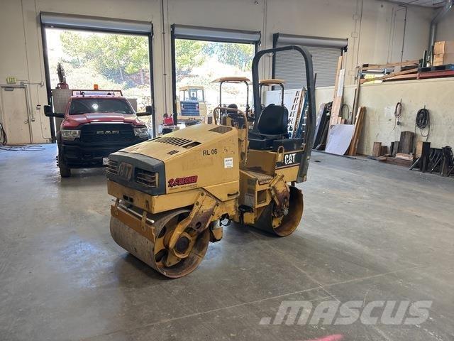 CAT CB-214C Cilindri compactori dubli