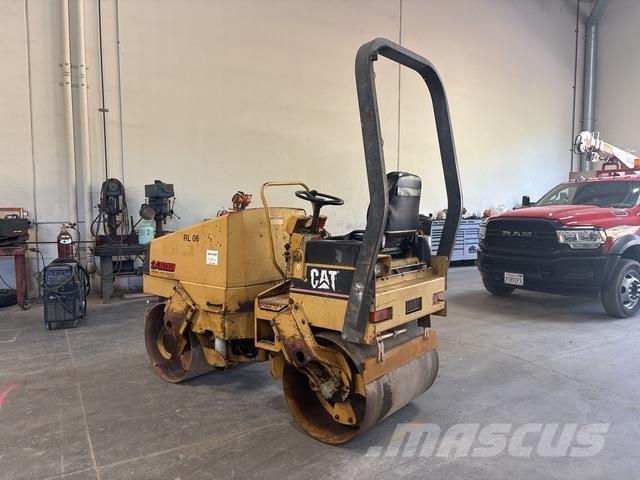 CAT CB-214C Cilindri compactori dubli