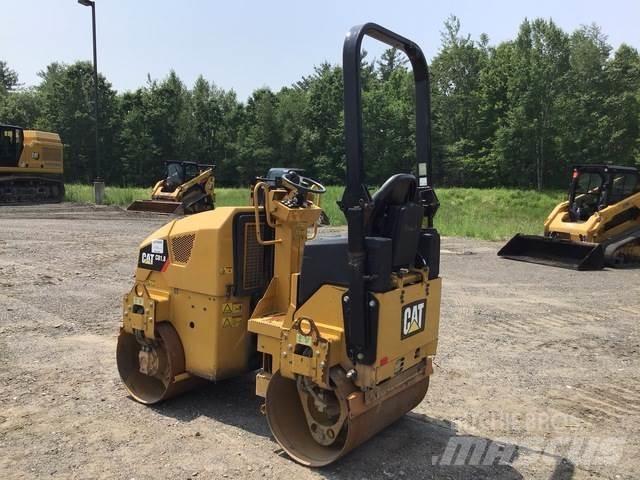 CAT CB1.8 Cilindri compactori dubli