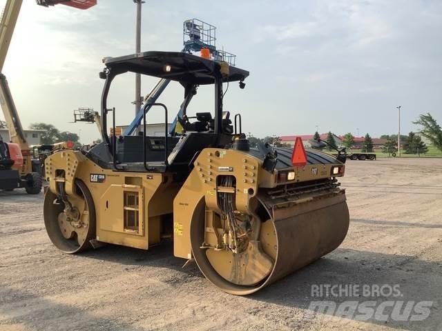 CAT CB16 Cilindri compactori dubli